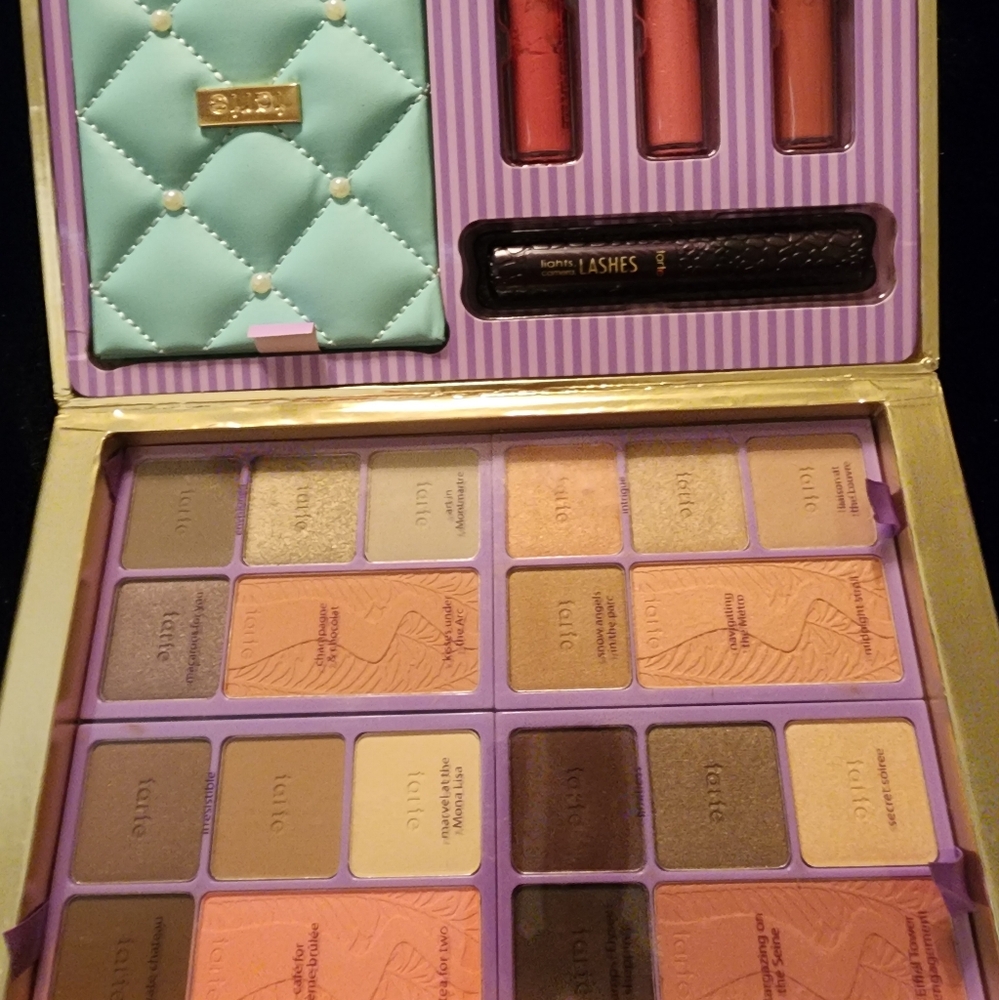 🔥Tarte Away Oui Go! Eyeshadow &  Makeup Collectable Set, NWT, RARE!